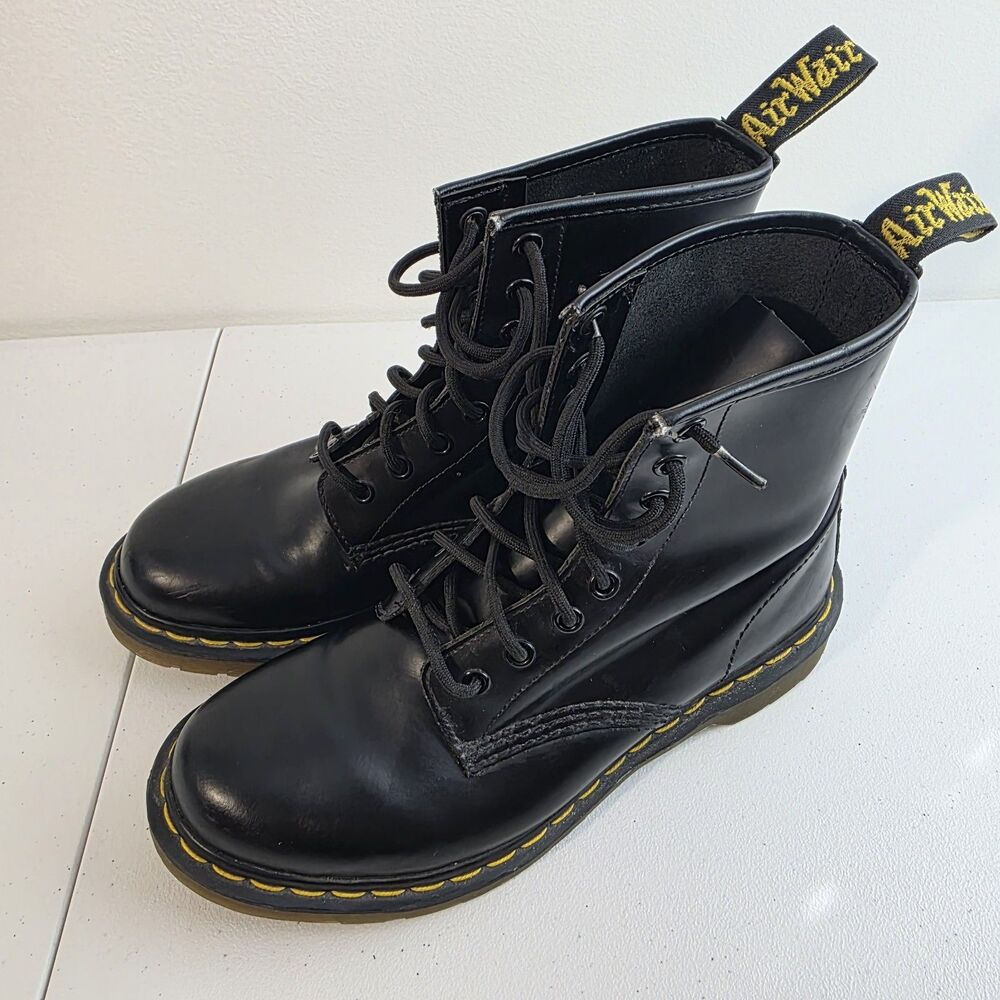 Dr. Martens Womens AirWair Black Leather Classic Combat Style Boots Sz 8 8 Hole - Picture 2 of 8